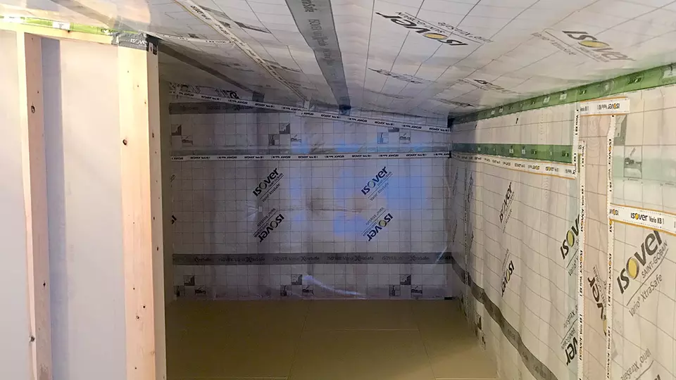 高台にある家（気密施工写真2）