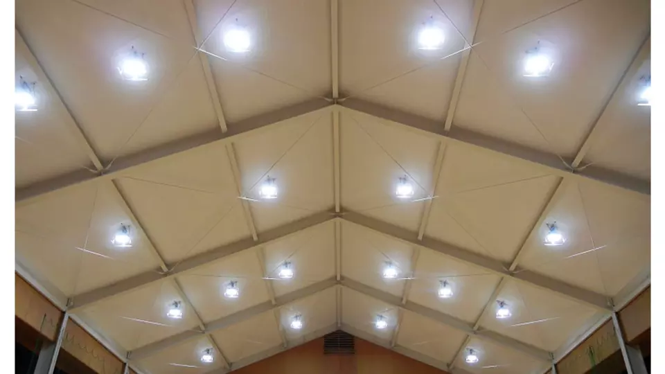 スポーツ交流センター（高知）イアルスーパーライト工法